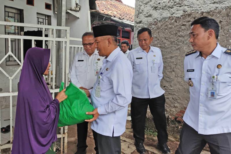 147223-d40ac78a62bfd590c4a45345f7f8b659-147223 Tangerang Bersedekah, Pemkot Tangerang Bagikan 5.472 Paket Sembako